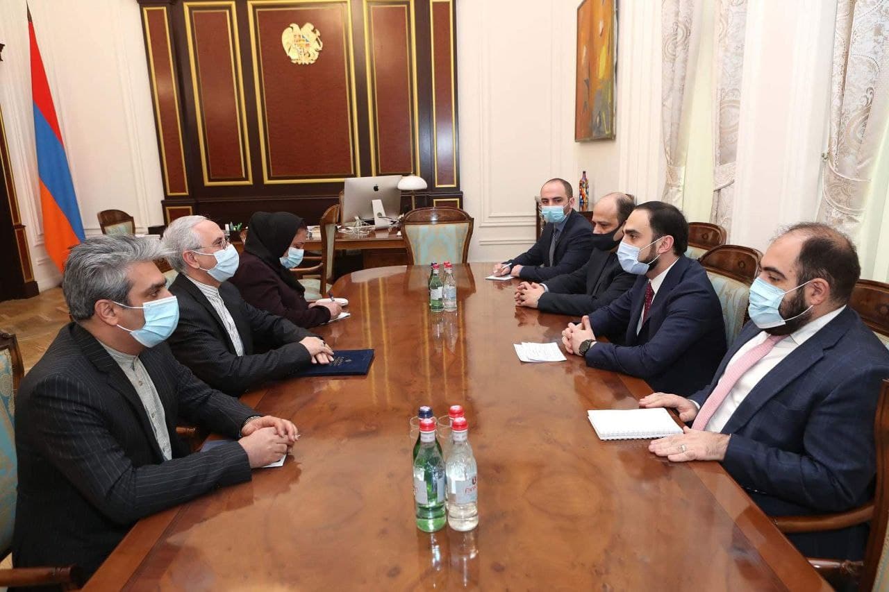 Авинян и посол Ирана в Армении обсудили вопросы коридора 