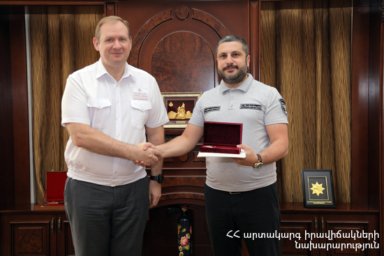 Генеральный директор ЮКЖД наградил главу МЧС Армении