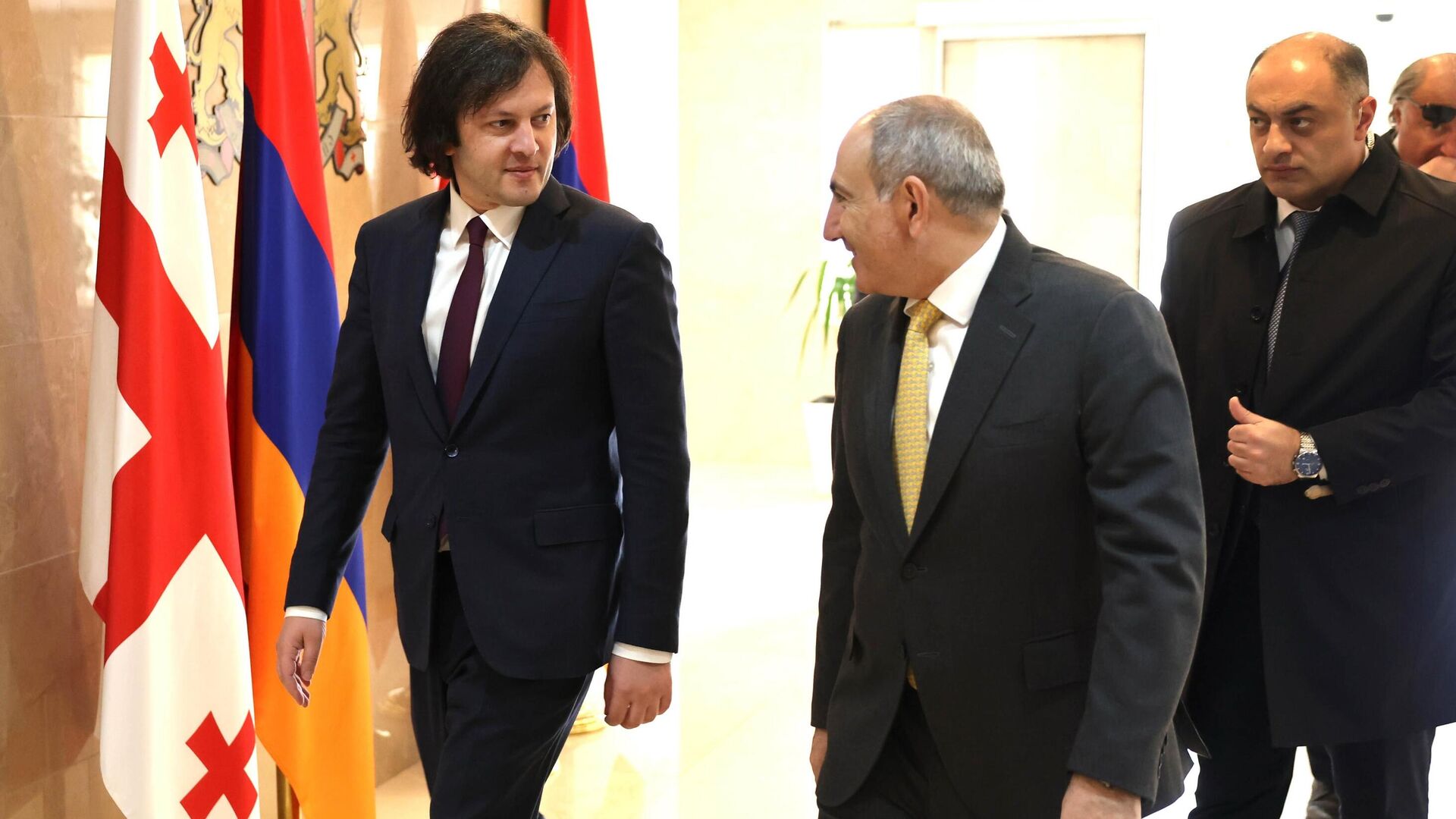 Пашинян и Кобахидзе провели встречу тет-а-тет