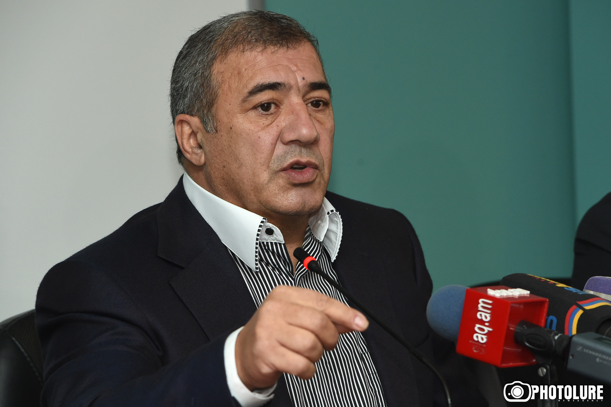 Следком принял в производство уголовное дело в отношении экс-главы ФФА Армении