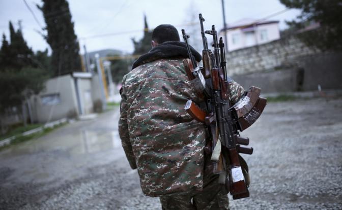 Баку нарушает договоренность о прекращении огня: ранен карабахский военнослужащий