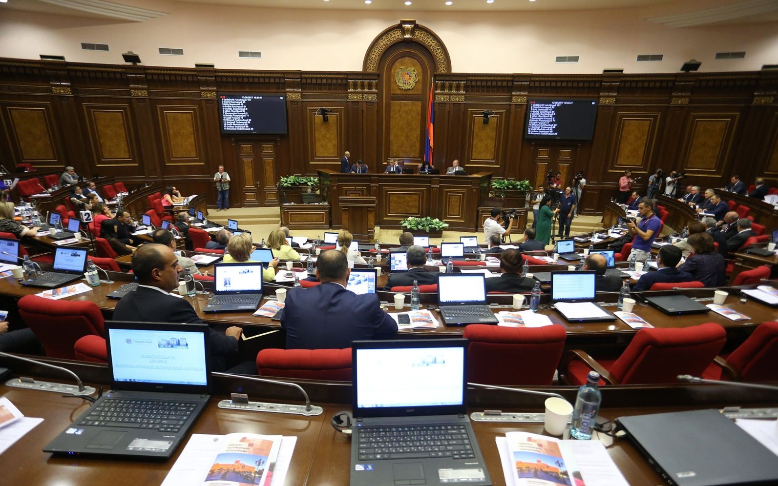 Налоговые реформы будут обсуждены на внеочередном заседании парламента в июне