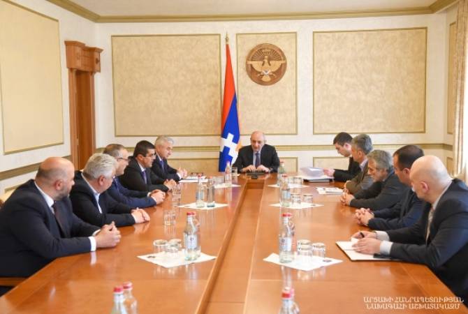Президент Арцаха обсудил с представителями политических партий НС предстоящие выборы