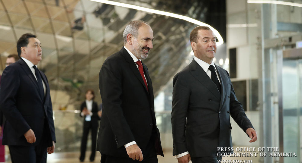 Пашинян и Медведев обсудили актуальные вопросы торгово-экономического сотрудничества