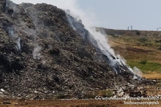 Уже третий день продолжается тушение пожара на мусорной свалке Нубарашена