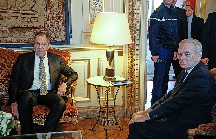 Министры иностранных дел России и Франции обсудят вспышку насилия в Карабахе