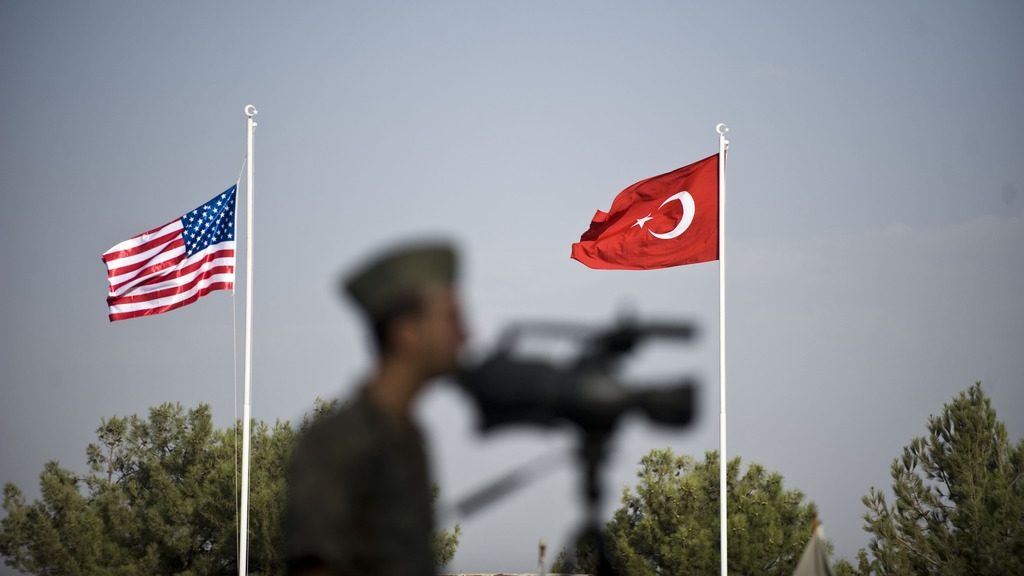 Турция создаст на севере Сирии десять военных баз