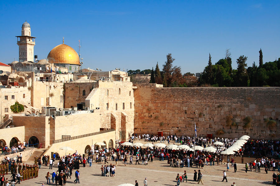 Израиль обсуждает перенос посольств в Иерусалим с десятком стран 