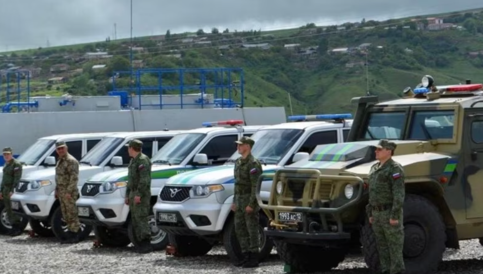 Покинувшие «Звартноц» российские пограничники несут службу на границе