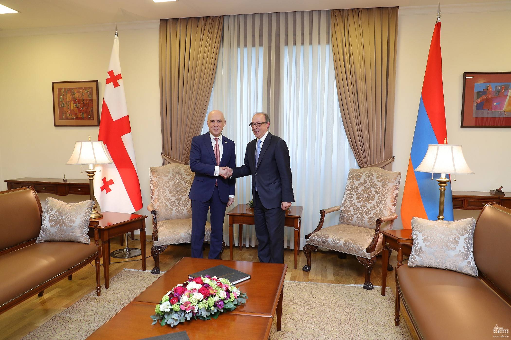 Главы МИД Армении и Грузии обсудили двухсторонние отношения и ситуацию в регионе