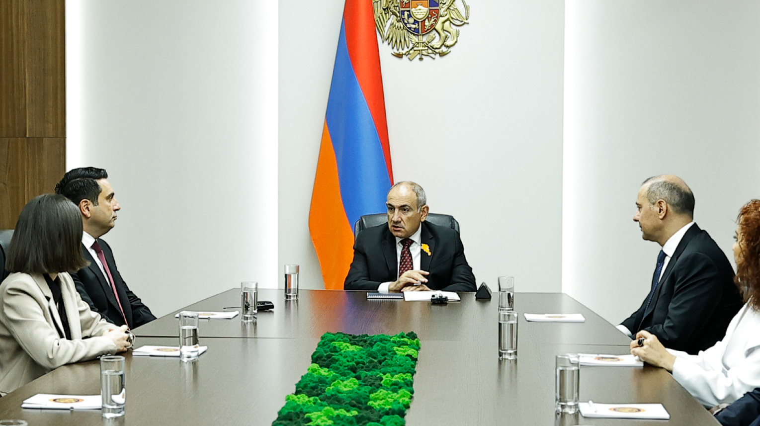 Пашинян представил Алена Симоняна аппарату Совета безопасности