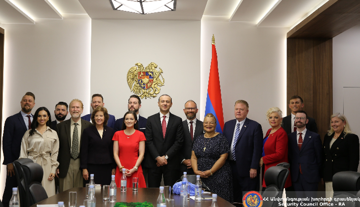 Секретарь Совбеза Армении принял делегацию 
