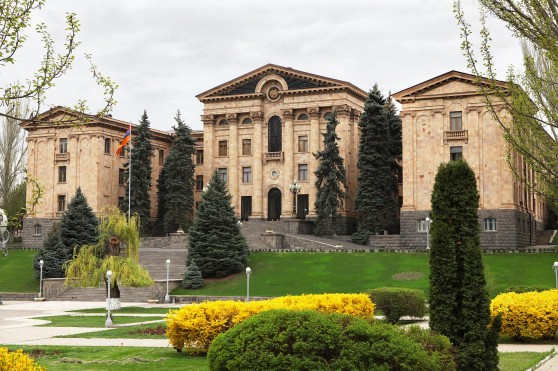 Парламент Армении обеспокоен преступлениями ИГ в Ираке и Сирии  
