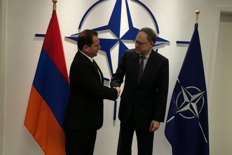 Замминистра обороны представителю НАТО: Народ Карабаха имеет право на самозащиту
