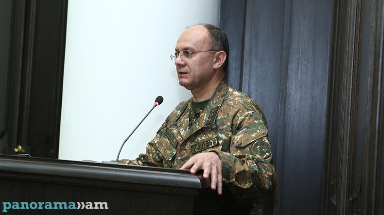 Министр обороны Армении заявил о невозможности уступки Азербайджану и пяди земли 