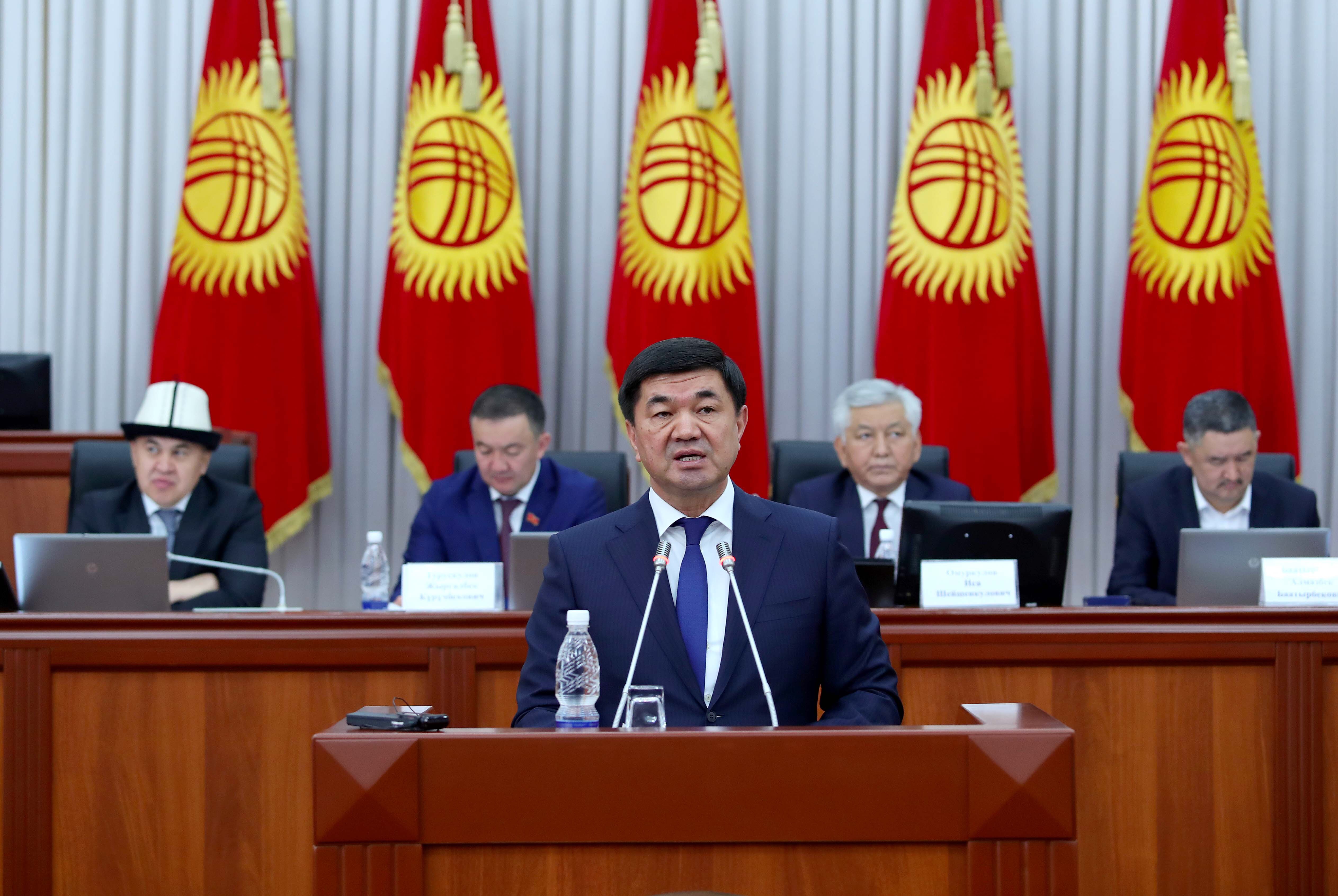 Премьер Киргизии ушел в отпуск на фоне коррупционного скандала, чтобы не мешать следствию