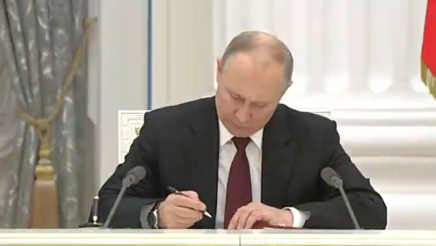 Владимир Путин подписал указы о признании ДНР и ЛНР