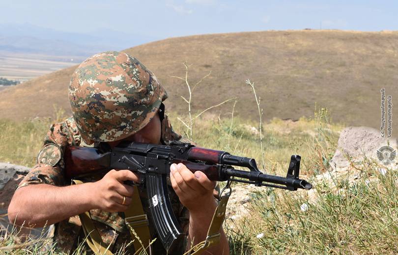 Военнослужащие 4-го армейского корпуса провели занятия по огневой подготовке - МО Армении