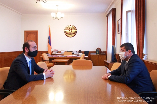 Араик Арутюнян и Арарат Мирзоян обсудили вопросы сотрудничества двух армянских государств