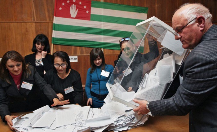 Абхазию ожидает второй тур президентских выборов 