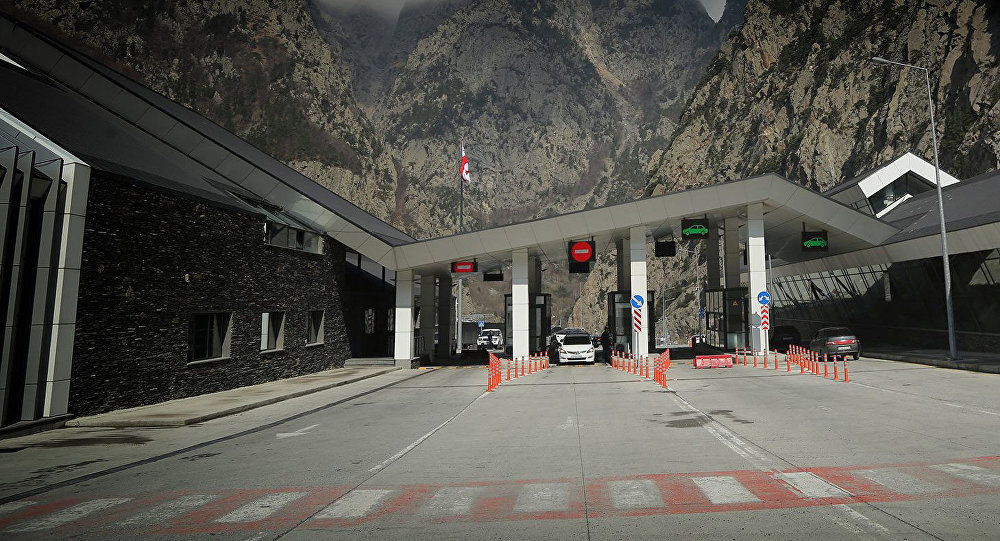 На российско-грузинской границе из-за запретного груза задержан армянский автобус
