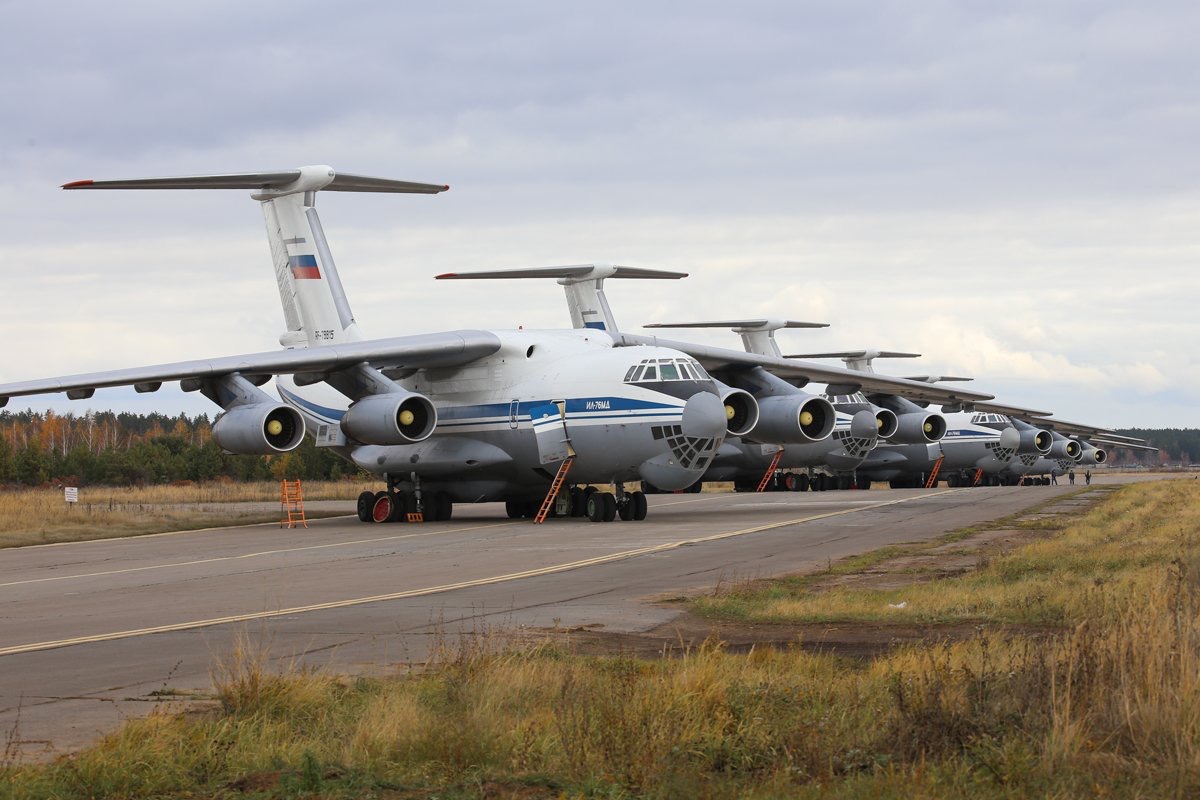 Россия 11 рейсами перебросит в Сербию 87 военных медиков и спецоборудование 
