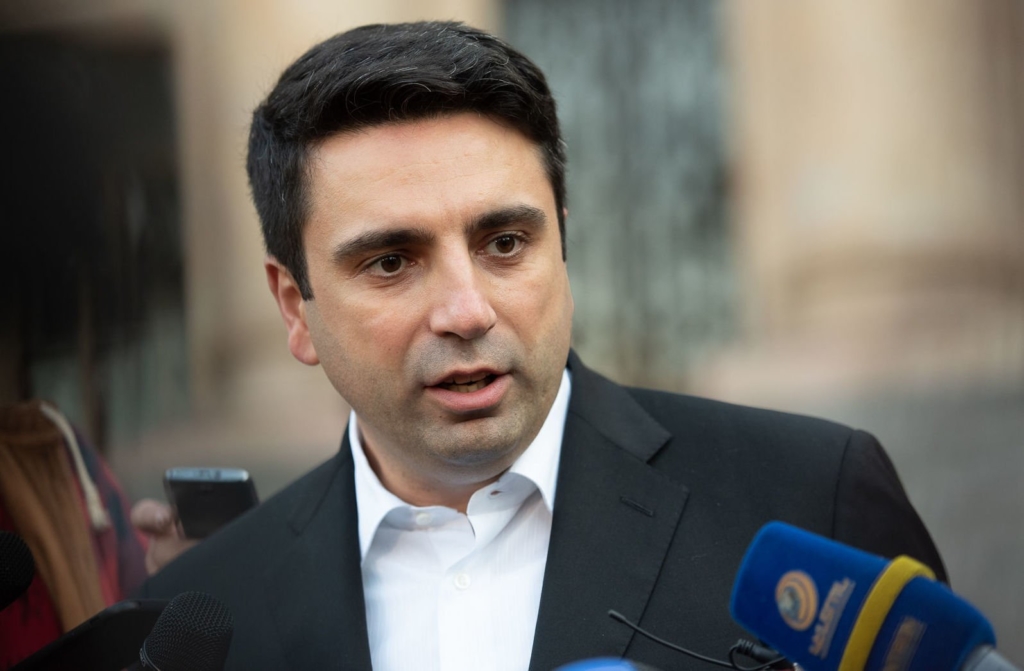 Симонян: Армения не будет обсуждать с Азербайджаном напрямую Лачинский коридор 