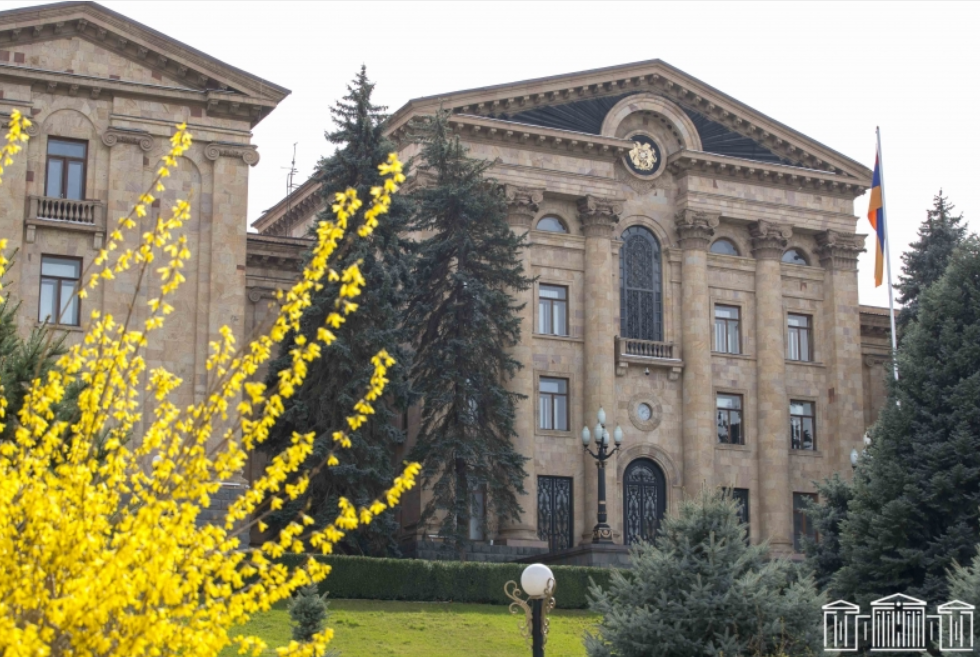 Ընդդիմությունը դուրս եկավ խորհրդարանից՝ բոյկոտելով Սեյրան Օհանյանի դեմ ուղղված գործընթացը
