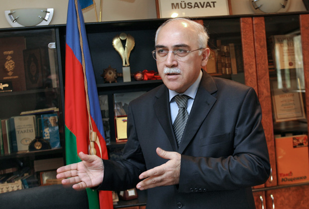 Иса Гамбар стал третьим  кандидатом в президенты Азербайджана