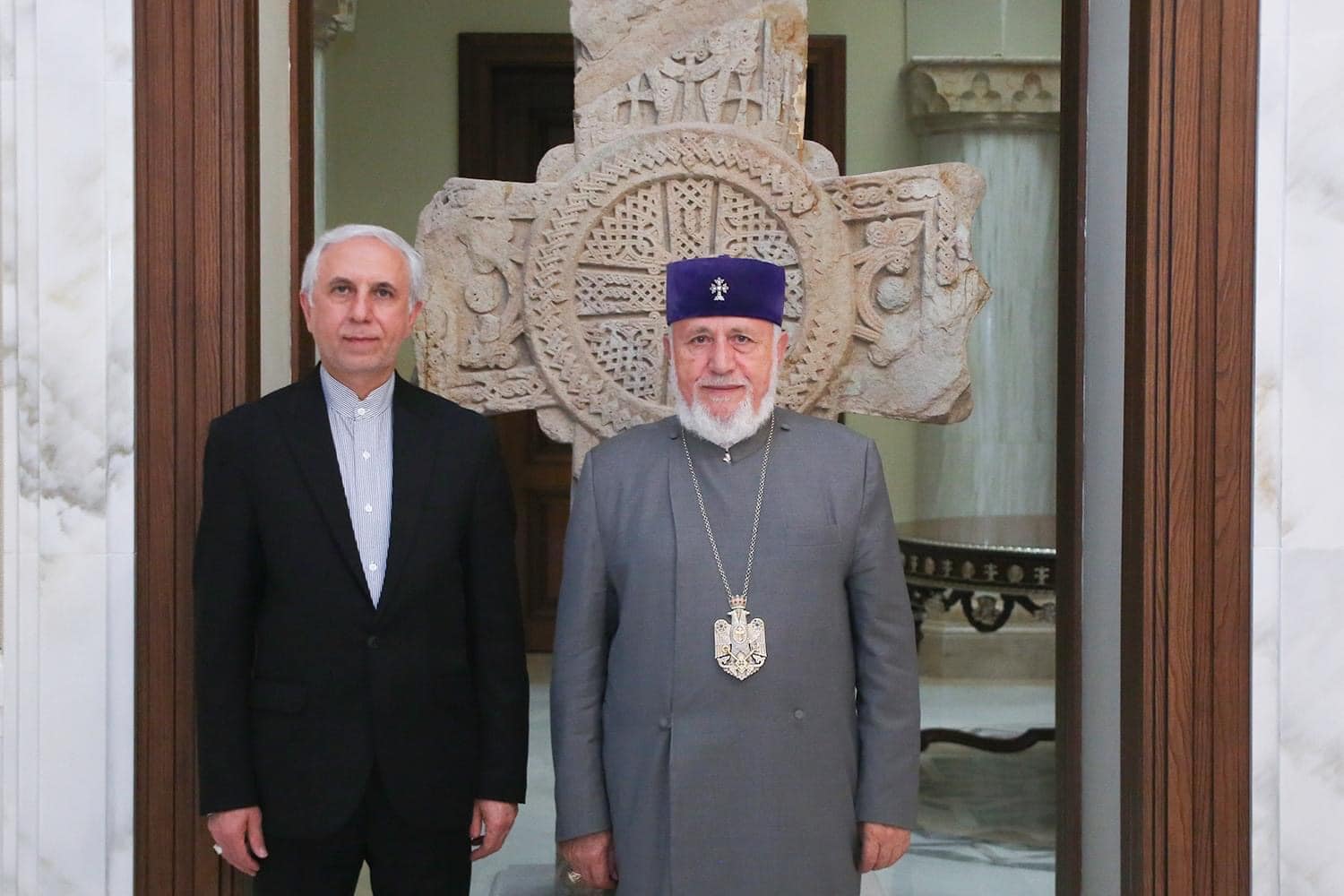 Католикос Гарегин II обсудил с послом ИРИ укрепление отношений между странами