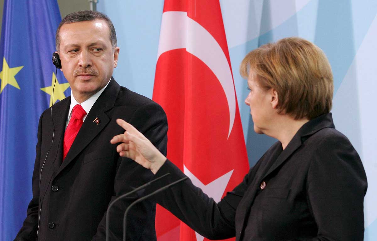 Меркель смогла удержать Грецию и Турцию от военного столкновение 