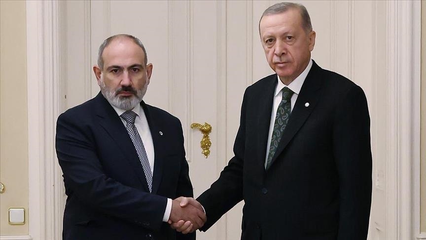 Турецкие СМИ рассказали подробности первой встречи Эрдогана и Пашиняна