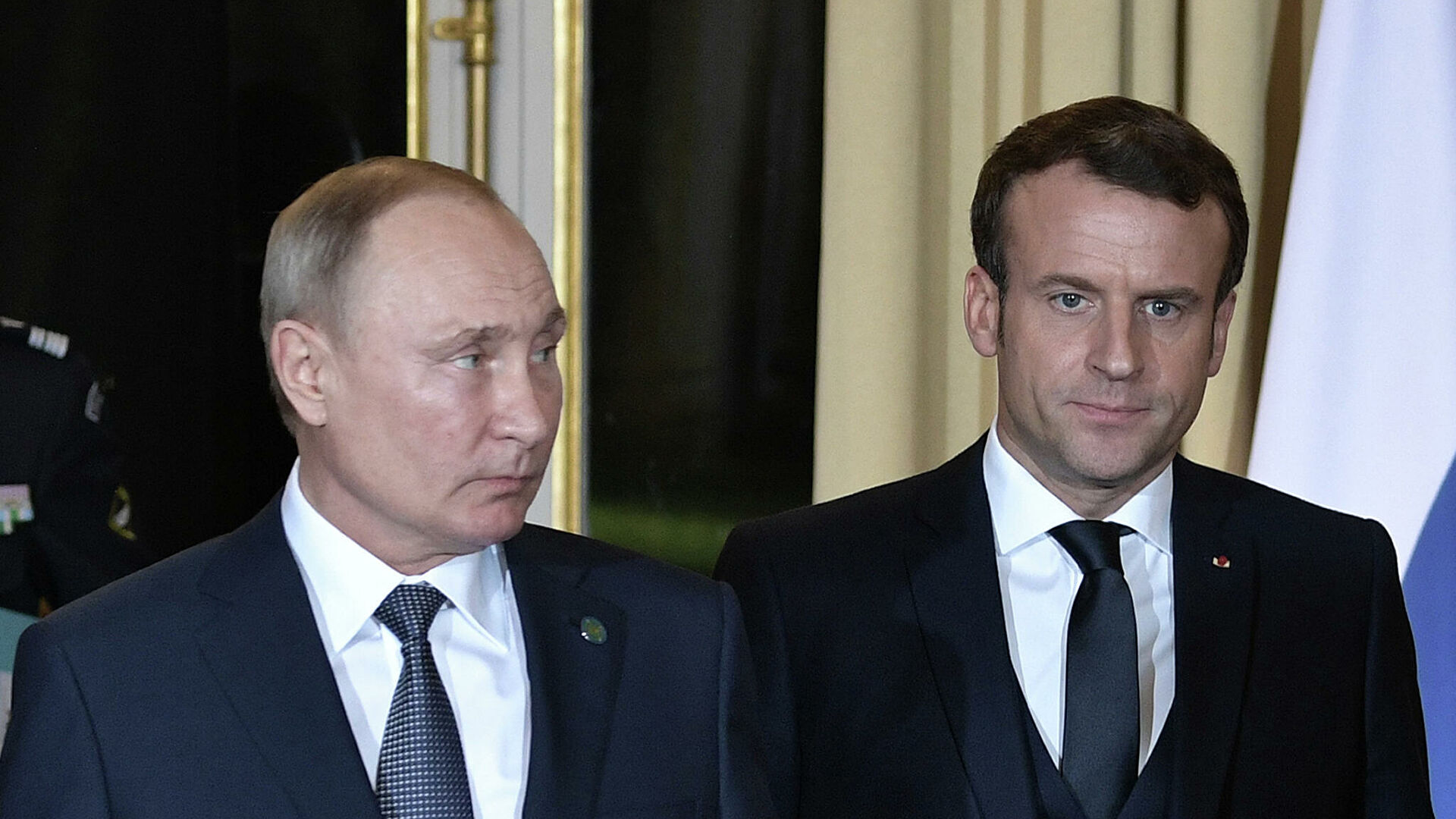 Владимир Путин и Эммануэль Макрон обсудили ситуацию на Украине