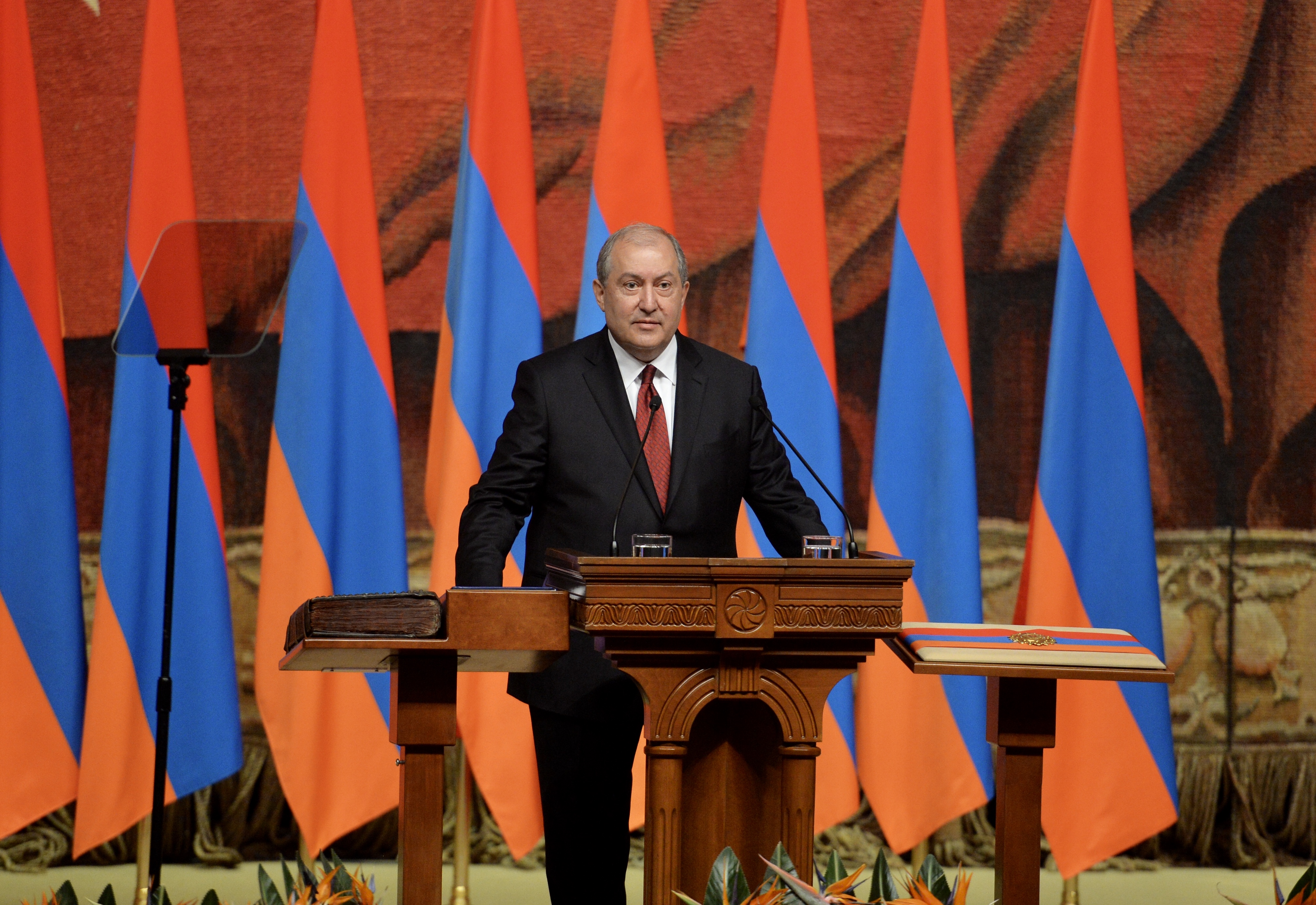 Հայաստանն ունի արարողակարգային եւ քիչ լիազորություններով նոր նախագահ․ միջազգային մամուլ
