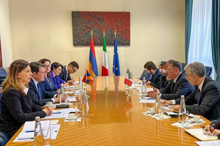 Տեղի են ունեցել քաղաքական խորհրդակցություններ Հայաստանի և Իտալիայի ԱԳՆ-ների միջև