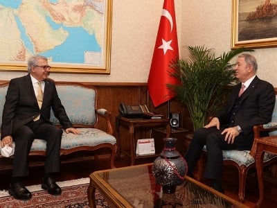 Министр обороны Турции принял спецпредставителя по нормализации отношений с Арменией