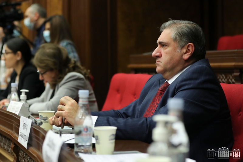 Артур Хачатрян: ЕС направляет в Армению наблюдателей или инспекторов?