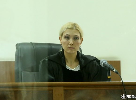 Суд отклонил ходатайство адвоката Роберта Кочаряна об обращении в КС