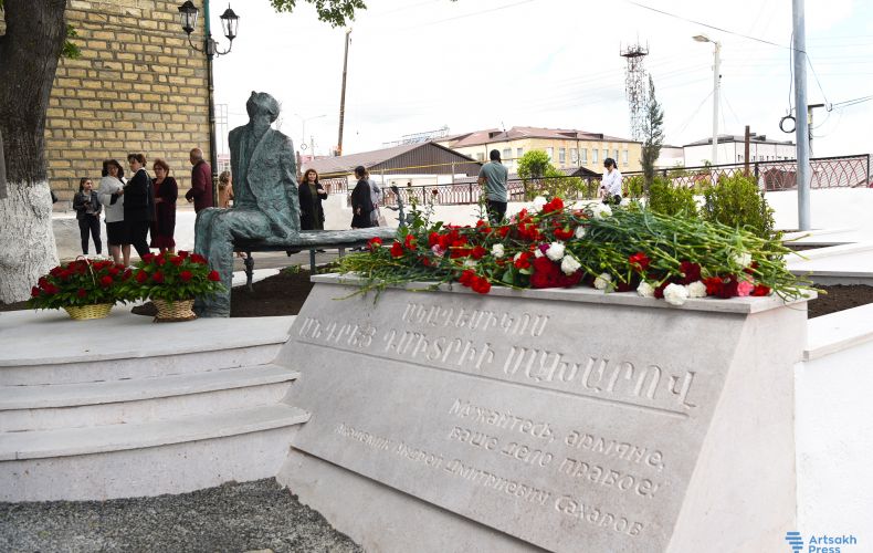 В Степанакерте установили памятник Андрею Сахарову