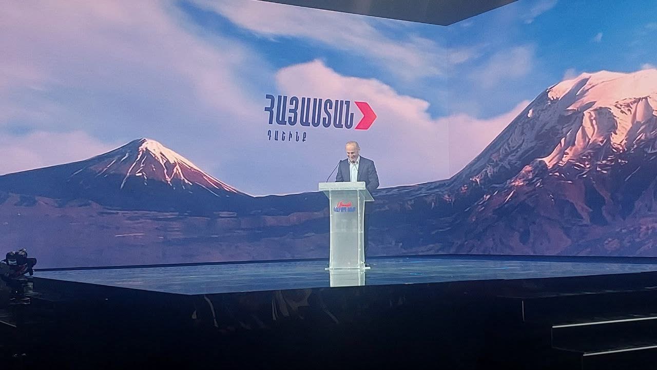 Роберт Кочарян стал кандидатом в премьер-министры от оппозиционного блока «Армения» 