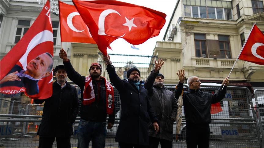 Эксперты: Кризис с ЕС помогает Эрдогану набирать популярность внутри Турции