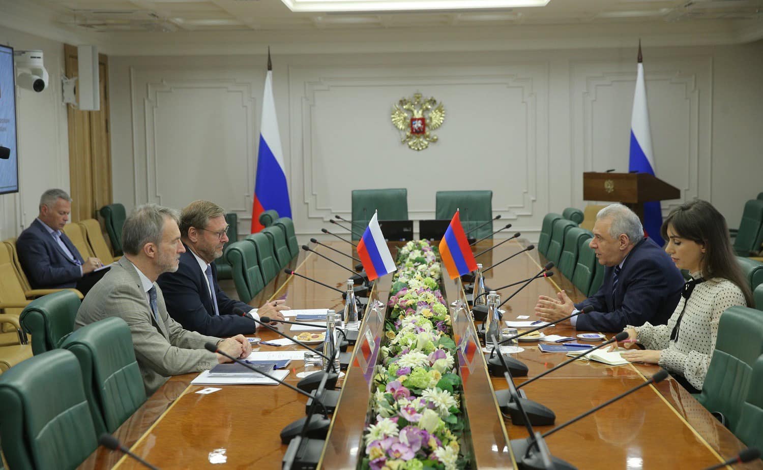 Арутюнян и Косачёв обсудили вопросы культурно-гуманитарного сотрудничества