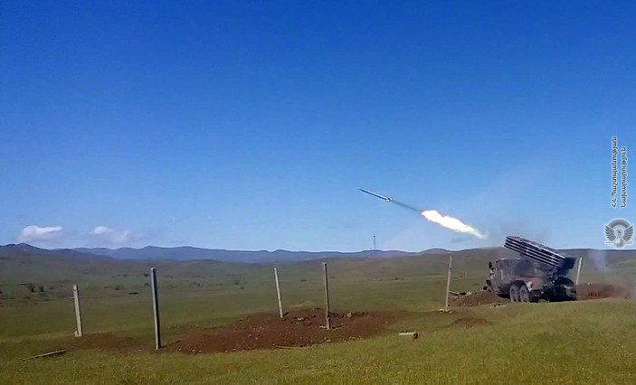 В Армении проведены артиллерийские учения с применением системы «Град»