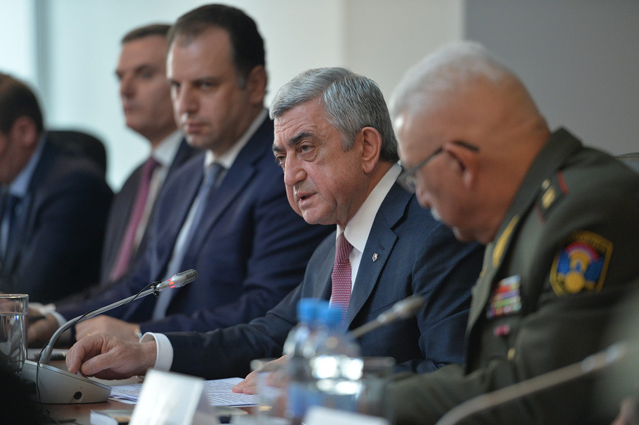 Либо стреляем, либо ведем переговоры - Серж Саргсян о ситуации вокруг Карабаха