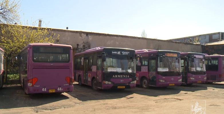 Около 250 автобусов и маршрутных такси не вышли на линии: водители бастуют