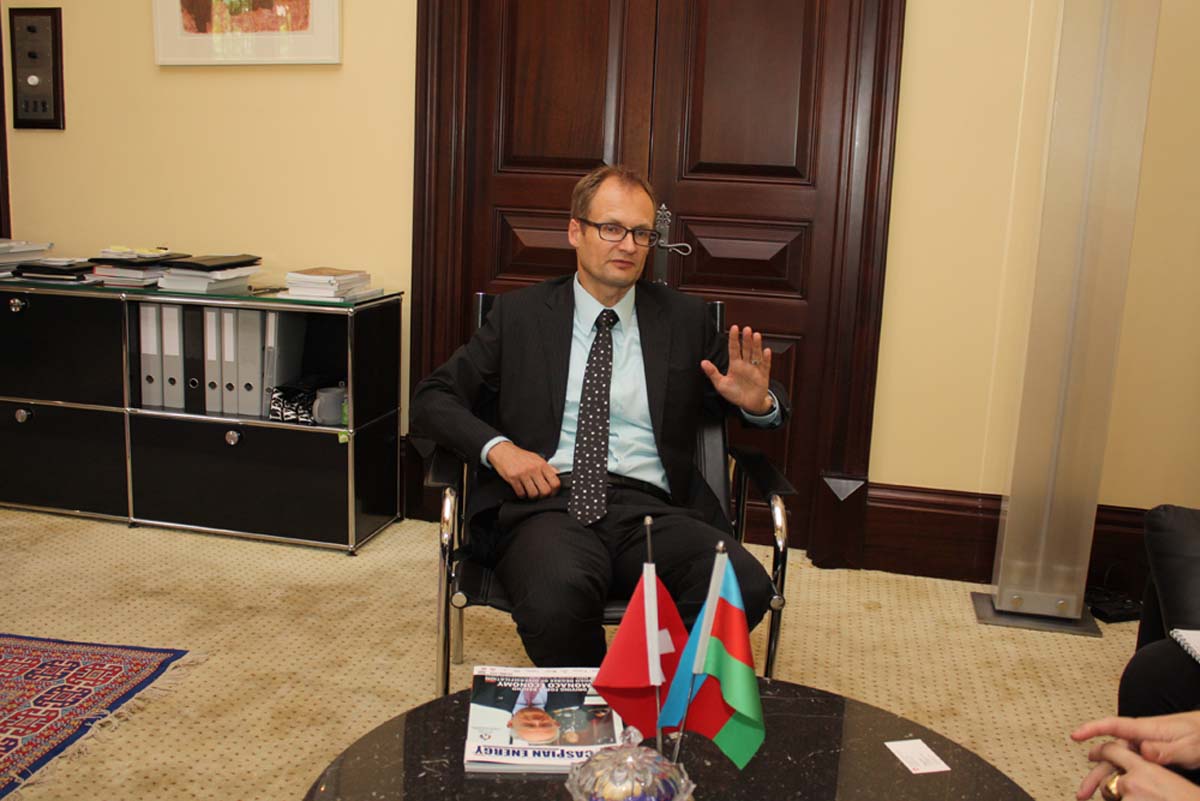 Посол Швейцарии в Баку призывает стороны Карабахского конфликта сесть за стол переговоров