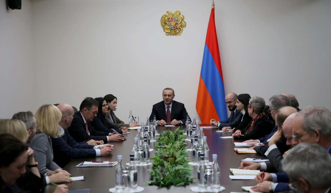Секретарь Совбеза Армении подчеркнул важность миссии наблюдателей ЕС 
