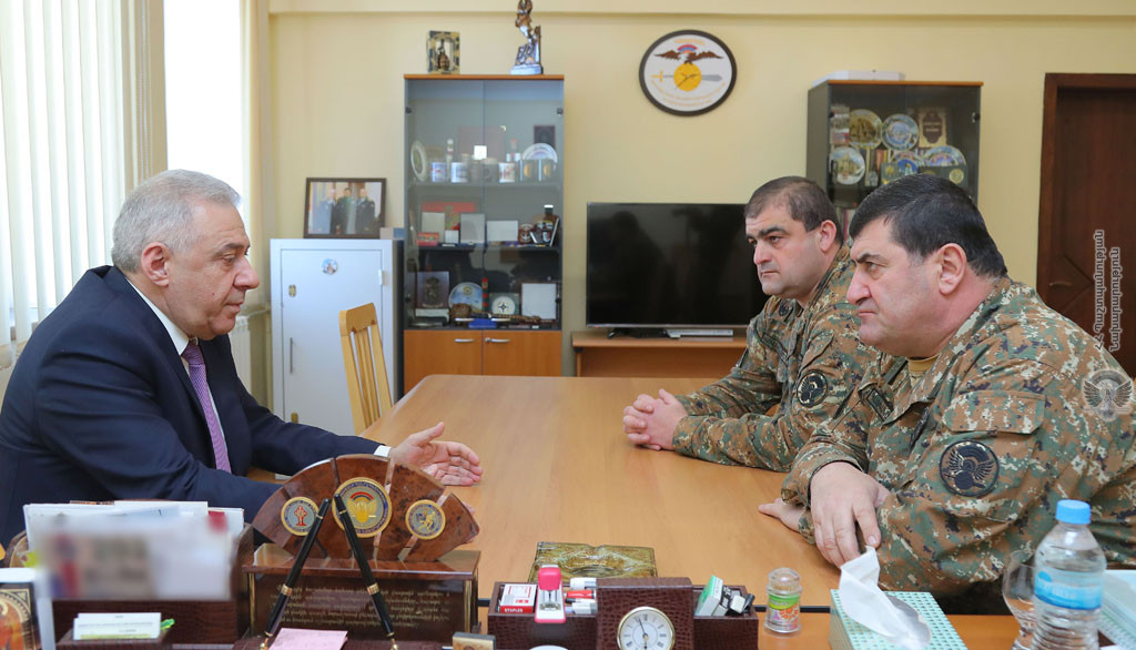 Նախարարը հանդիպել է ՀՀ ԶՈՒ և ՌԴ ԶՈՒ զորքերի միացյալ խմբավորման հրամկազմի հետ