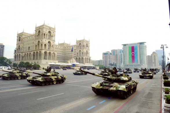 Азербайджан потратил на оборону три миллиарда