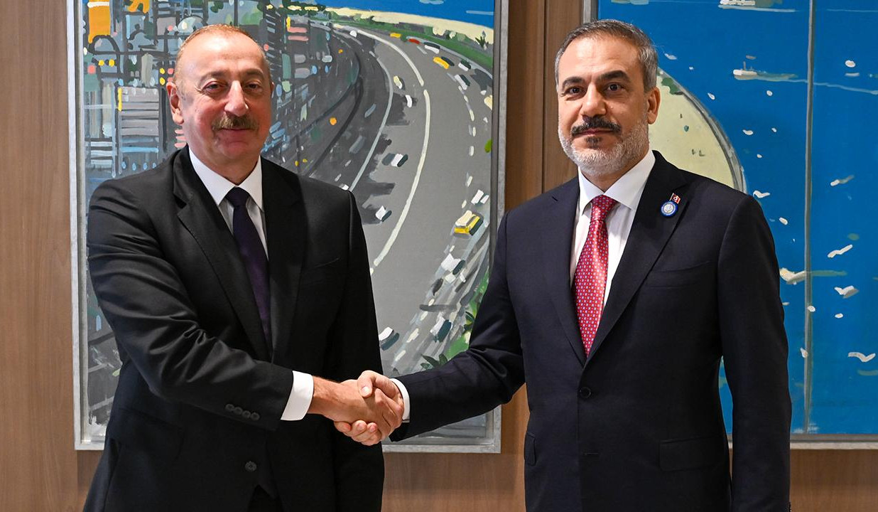 Алиев и Фидан обсудили отношения между Азербайджаном и Арменией